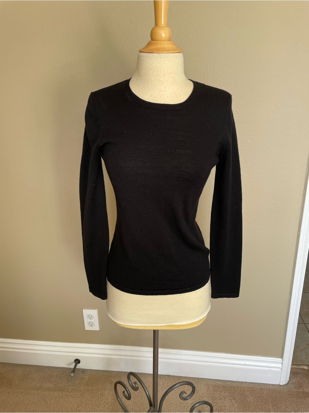 Ann Taylor Black Crewneck Lightweight Sweater